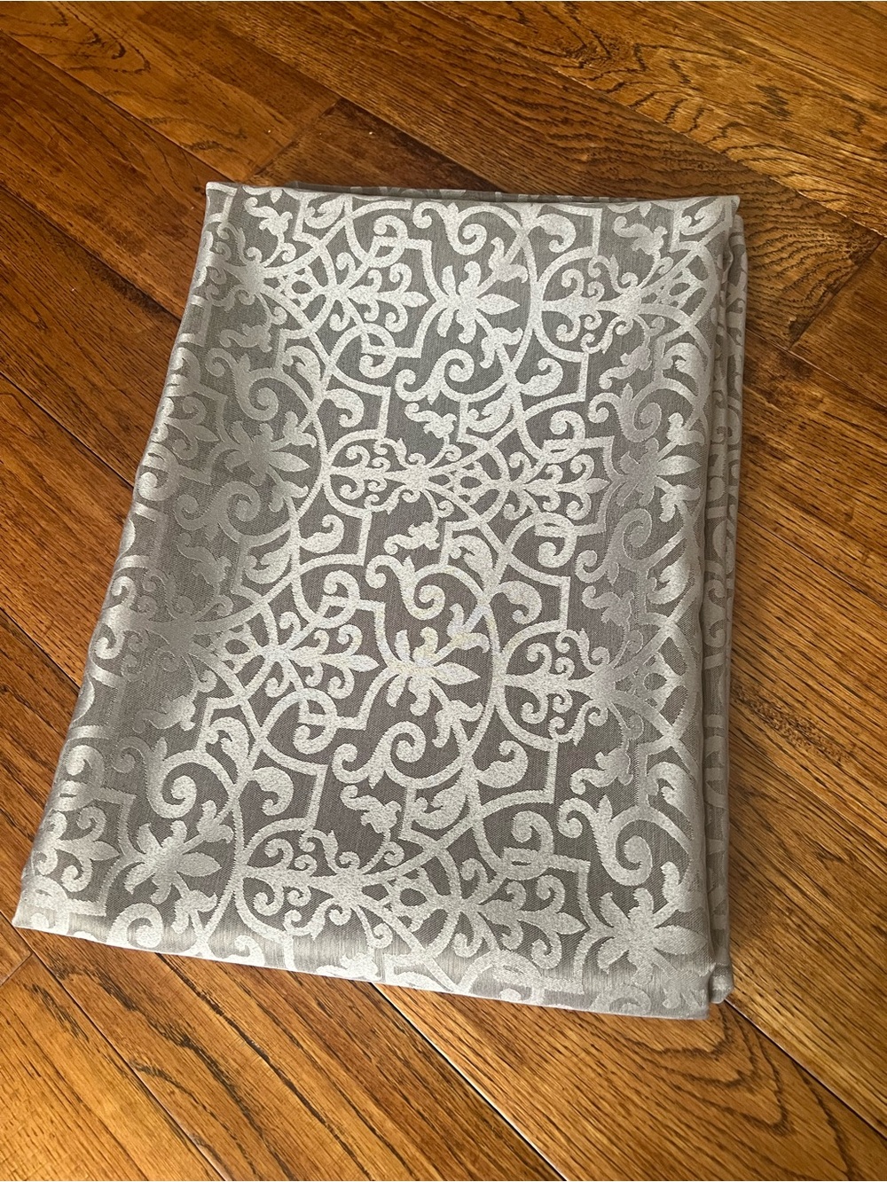 Royal Velvet Tablecloth Rectangular Damask Taupe Platinum 60” x 84”